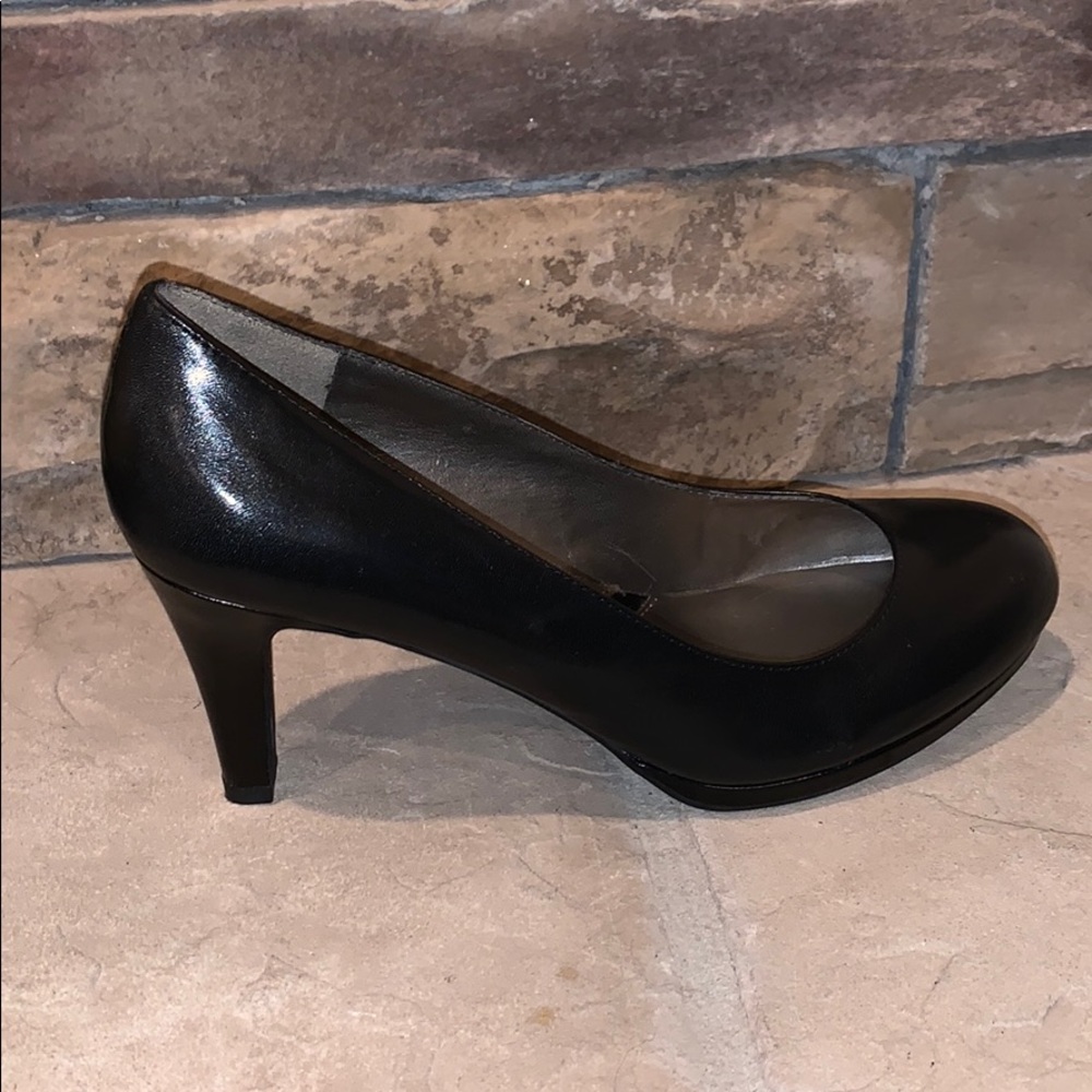 Naturalizer Heels - Picture 4 of 6